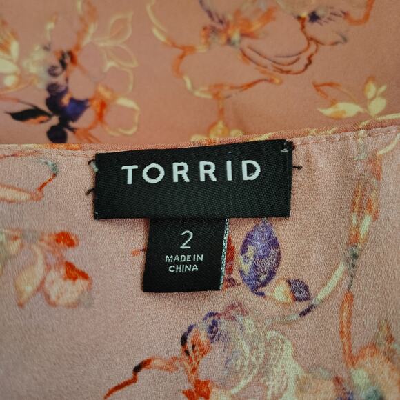 Torrid Shirt Size 2 2x Pink Flowers Cold Shoulder Criss Cross Neck Romantic Cute - Picture 6 of 7